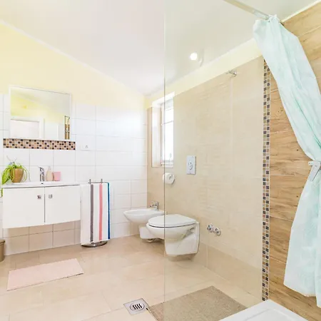 Casa vacanze By Interhome Tinjan