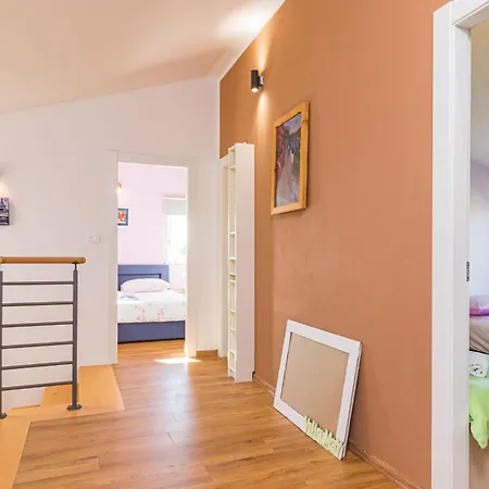 By Interhome بيت للعطل *