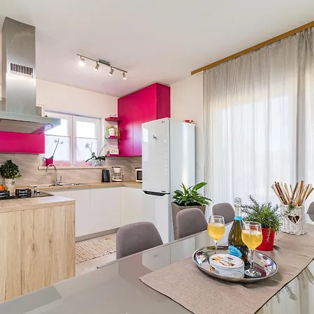 By Interhome Vikendica